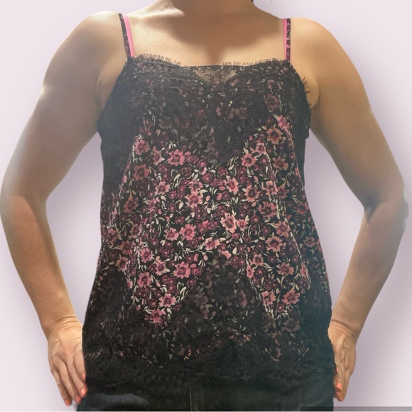 Francesca's Collections Tops - NWT/NWOT Francesca’s purple floral and black lace camisole